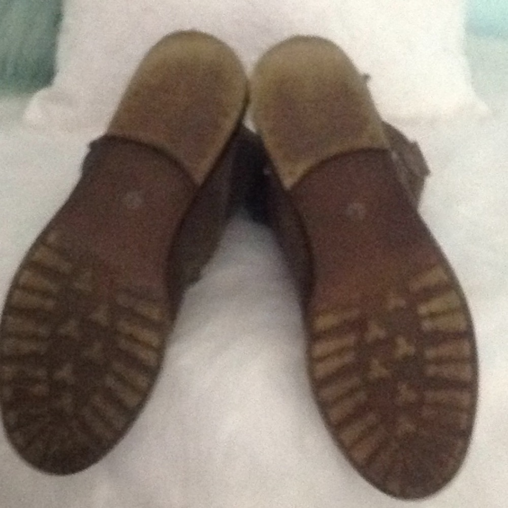 Olive suede booties with stones size 7 - Picture 4 of 4